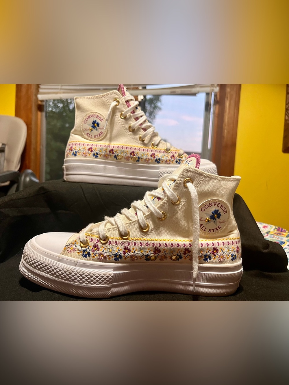 Converse Women's Chuck Taylor All Star Lift High 'Free Spirit Florals size 9